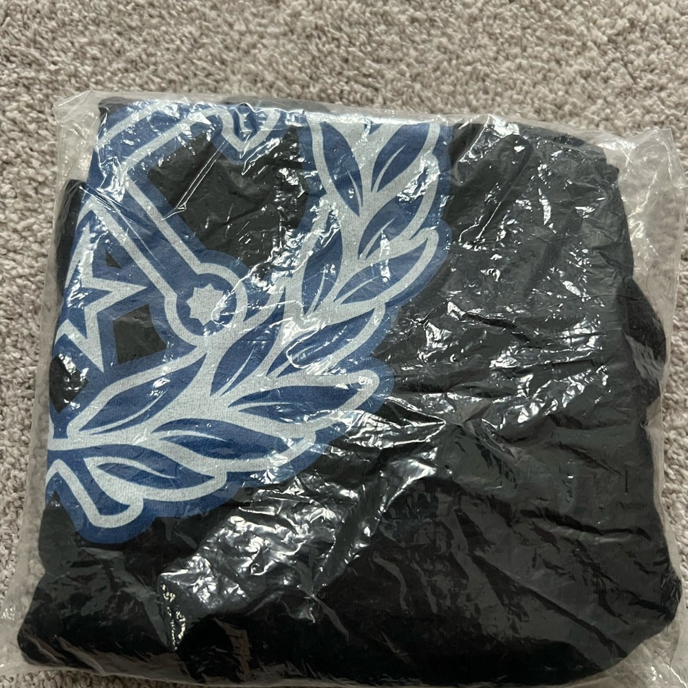 NWOT Dixxon Sketchy Crest tank, black with blue, size Small